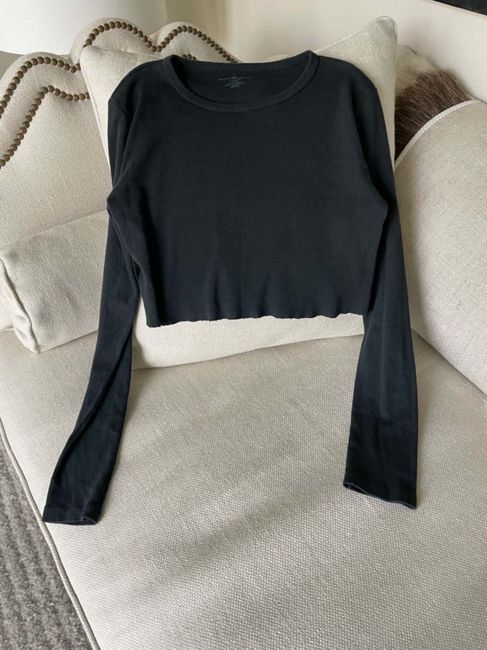 Brandy Melville Black Cropped Long-Sleeve Tee